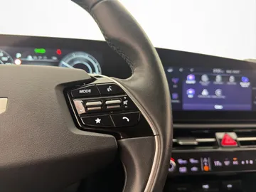 Car image 28