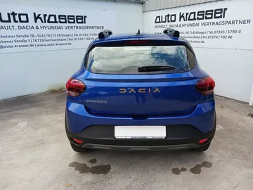 Car image 5