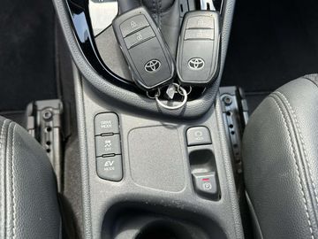 Car image 33