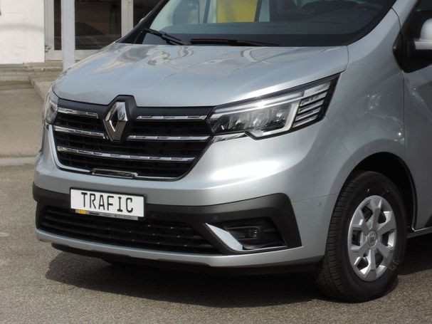 Renault Trafic Grand Combi dCi 150 Life EDC 110 kW image number 2