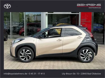 Car image 14