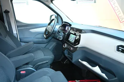 Car image 24