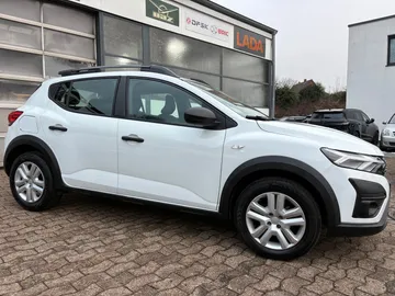 Car image 3