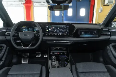 Car image 30