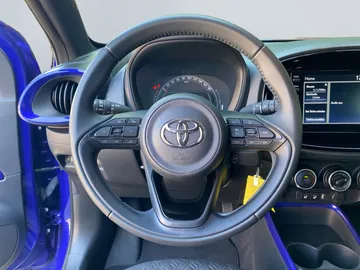 Car image 26