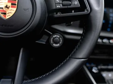 Car image 32