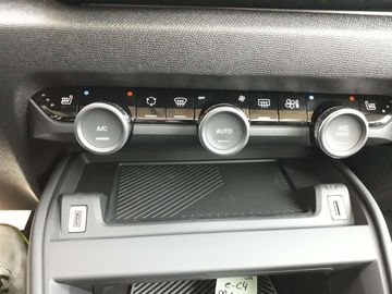 Car image 28