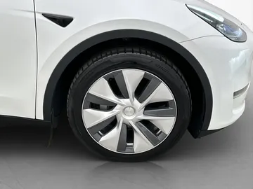 Car image 35