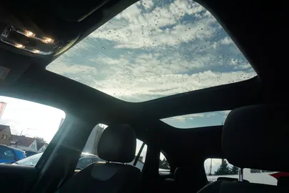 Car image 34