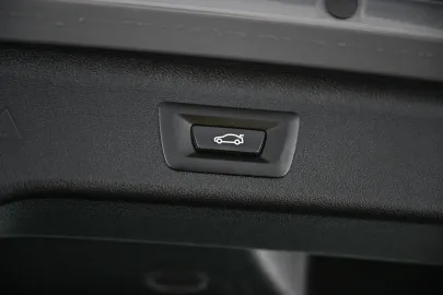 Car image 44