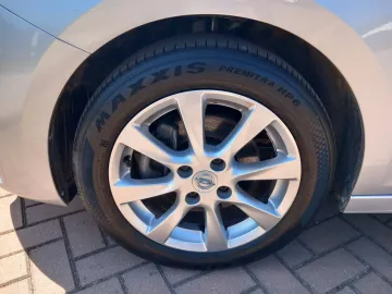Car image 27