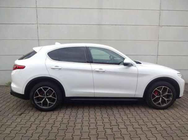 Alfa Romeo Stelvio 2.2 Diesel AT8 Q4 Super 154 kW image number 9