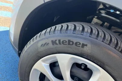 Car image 30