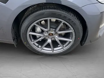 Car image 32