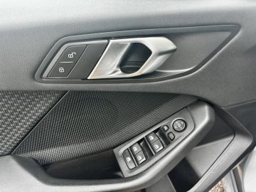 Car image 32
