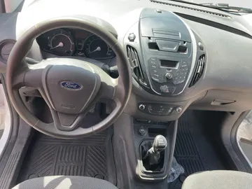 Car image 18