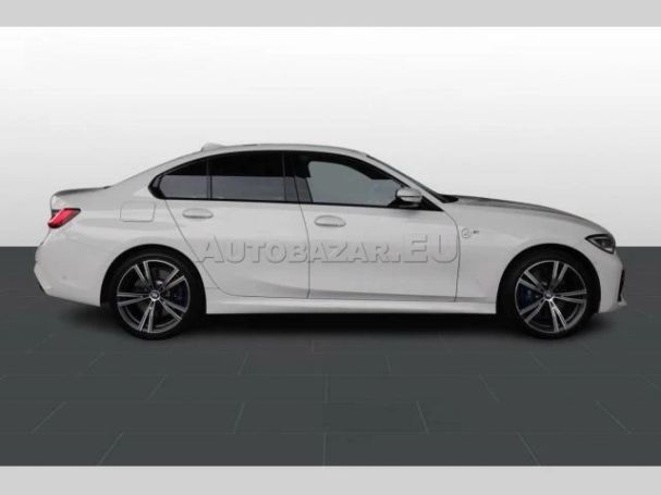 BMW 330 e xDrive 215 kW image number 1