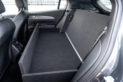 Car image 30