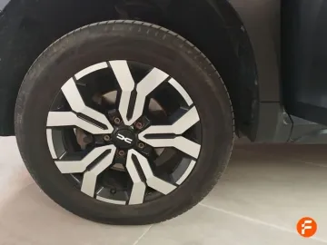 Car image 22