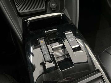 Car image 32