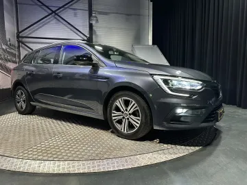Car image 27