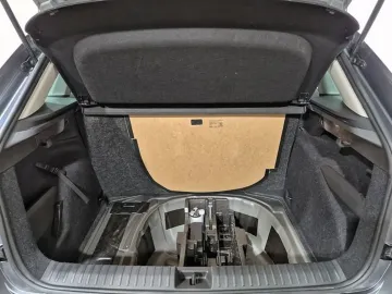 Car image 33