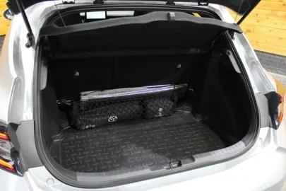 Car image 25