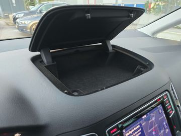 Car image 35