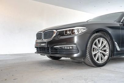 Car image 30
