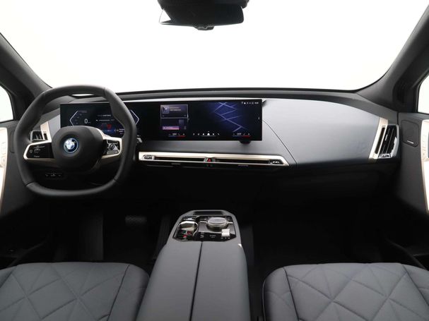 BMW iX xDrive50 385 kW image number 12