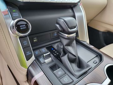 Car image 26