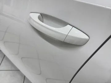 Car image 32