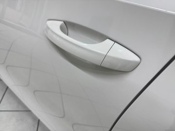 Car image 32
