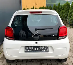 Car image 5