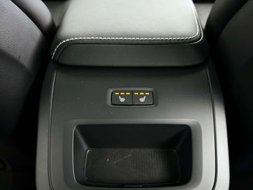 Car image 36