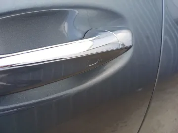 Car image 34