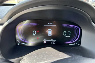 Car image 13