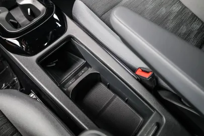 Car image 43