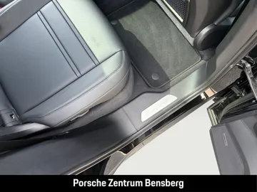 Car image 32