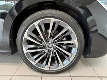 Car image 35