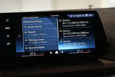Car image 30