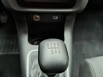 Car image 26