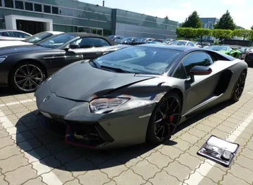 Car image 32