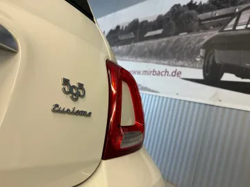 Car image 18