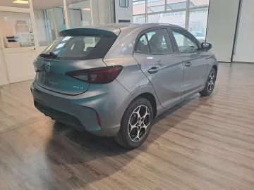 Car image 26