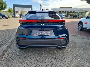 Car image 26