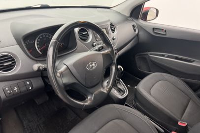 Car image 11