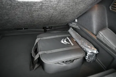 Car image 34