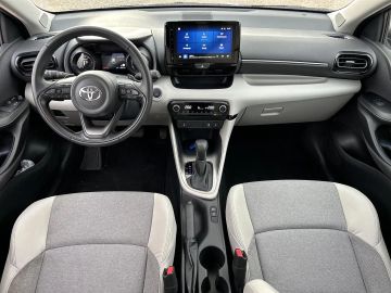 Car image 12