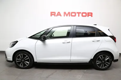 Car image 4